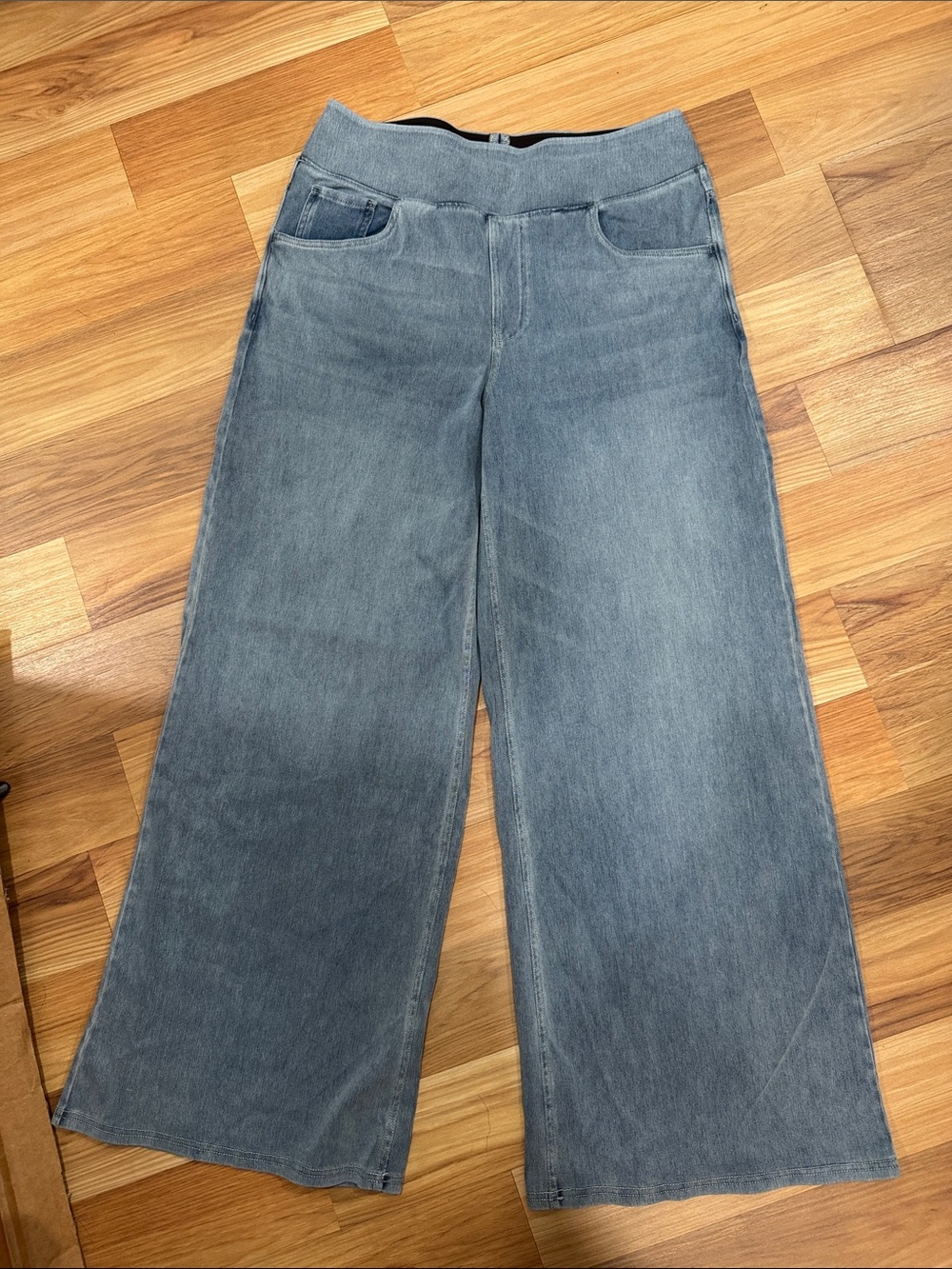 Women’s Wide-Leg Pull on Jeans in Light Blue Lightwieght & Stretchy